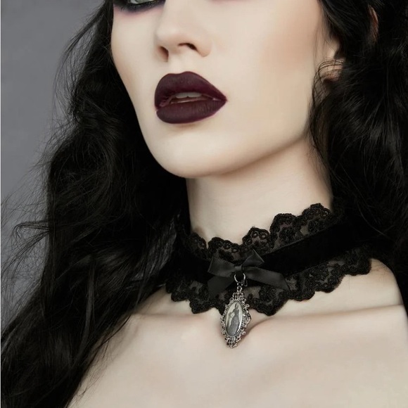 *OUT OF STOCK* Widow Hopelessly Devoted Lace Choker - Picture 1 of 4